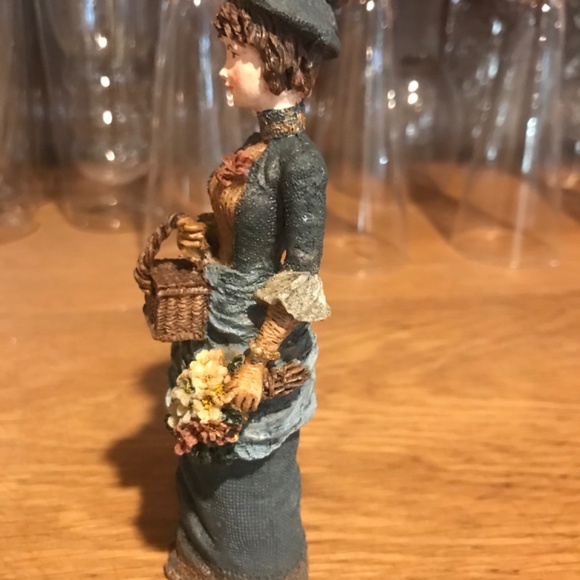 Vintage Victorian Sweetheart’s Giftcraft Figurine:  SARAH - Picture 4 of 7